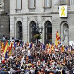 El presidente de Ciudadanos, Albert Rivera, participa en la concentración ciudadana "No a la violencia, sí a la Constitución"/Foto: Efe