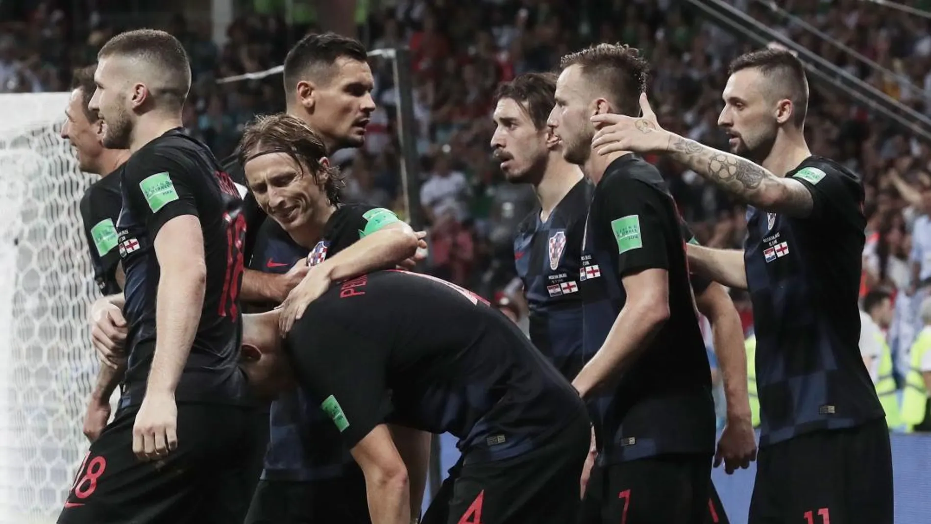 Los jugadores croatas celebran uno de los goles de la selección ante Inglaterra. Efe