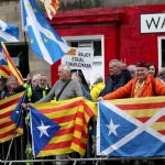 Manifestación en la puerta del consulado español en Edimburgo