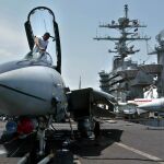 Un caza norteamericano en el portaaviones John. C Stennis/AP