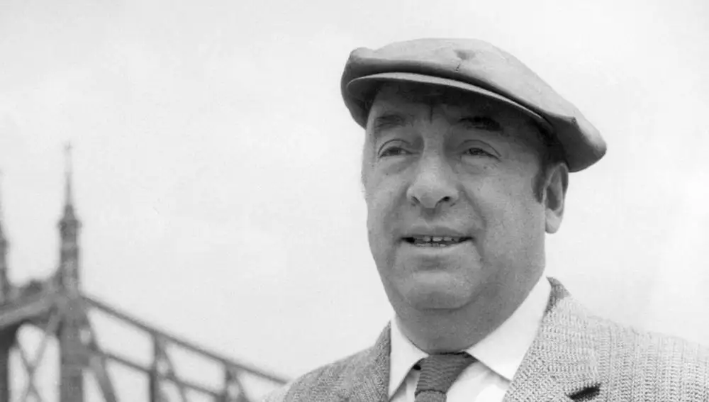 Pablo Neruda, en una fotografía tomada de mayo de 1956 en Budapest