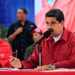 Maduro dice que aprobó un informe para cambiar la cárcel por su casa