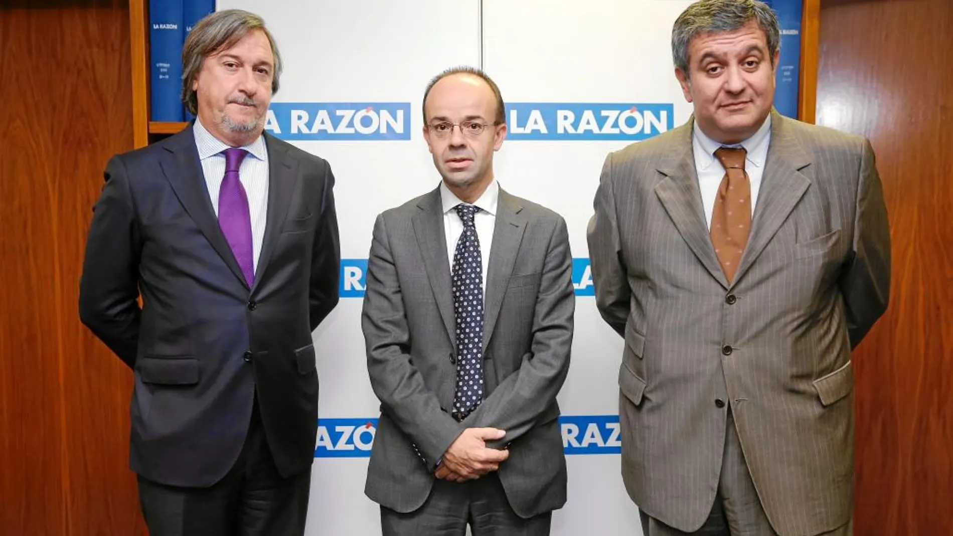 De izquierda a derecha, José Carlos Vizárraga, director gerente de Ibercaja Pensión; Carlos Javier Martínez, miembro de la Comisión de Previsión Social de Santalucía, y Juan Candelas, director general de PSN