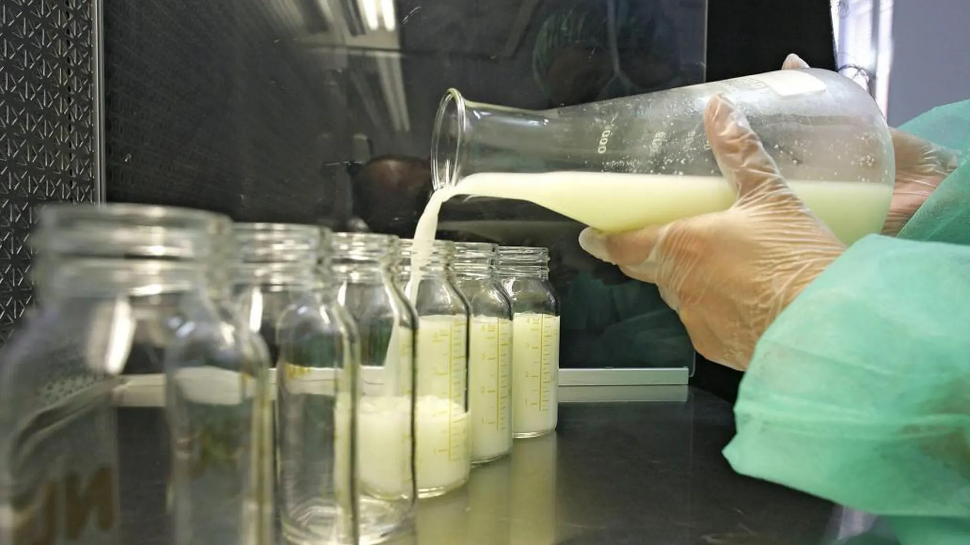 Suspendido el suministro de leche materna en París por la muerte de dos bebés