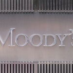 Fotografía de archivo del rótulo de la agencia calificadora Moody's en su oficina de Nueva York (EEUU).
