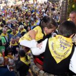 Varios niños pisan el primer mosto de los vinos de la Denominación de Origen Ribera del Arlanza, durante la Fiesta de la Vendimia