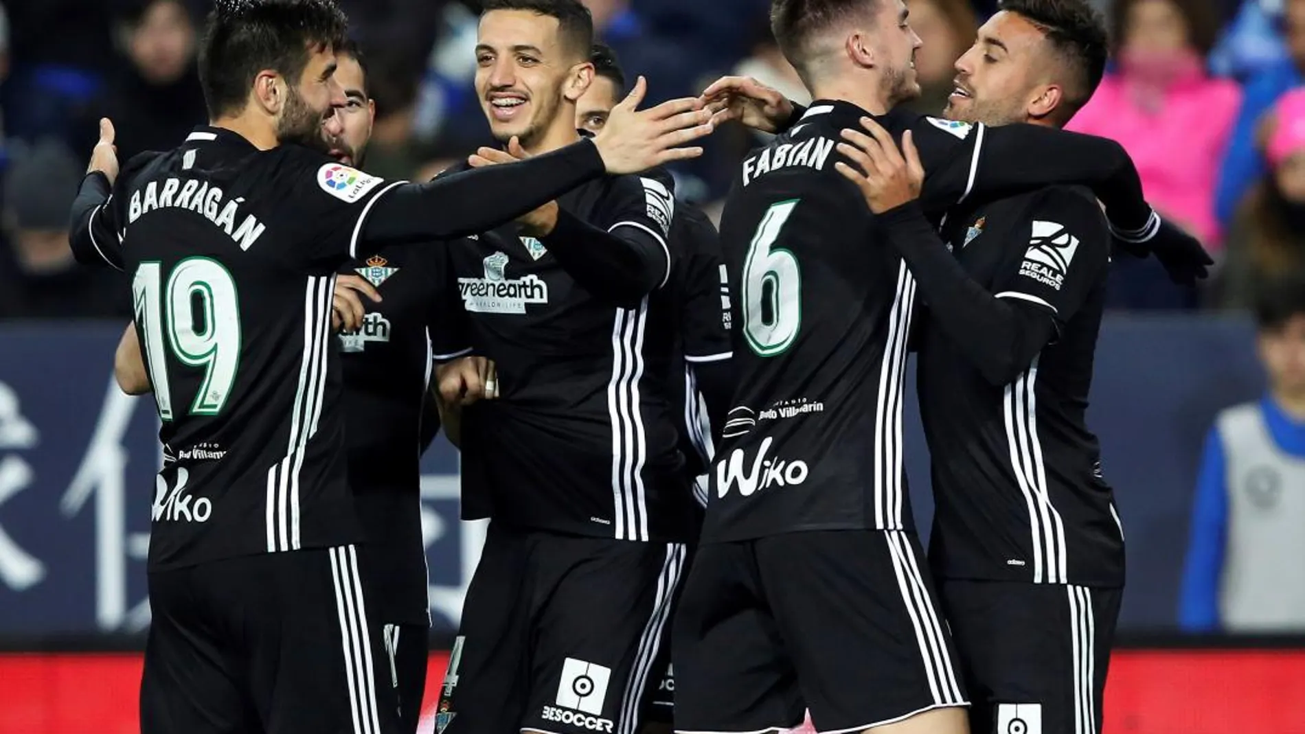 0-2. El Betis revive y hurga en la herida de un Málaga negado