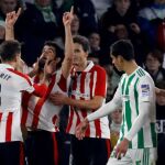 Los jugadores del Athletic de Bilbao celebran uno de los goles. Efe