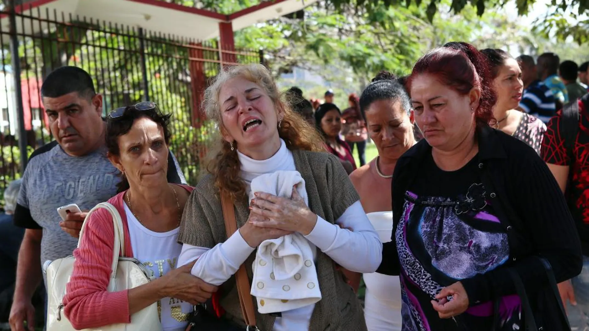 Inés González, madre de uno de los fallecidos en el desastre aéreo que cobró la vida a 108 de los 111 ocupantes del avión/Foto: Efe
