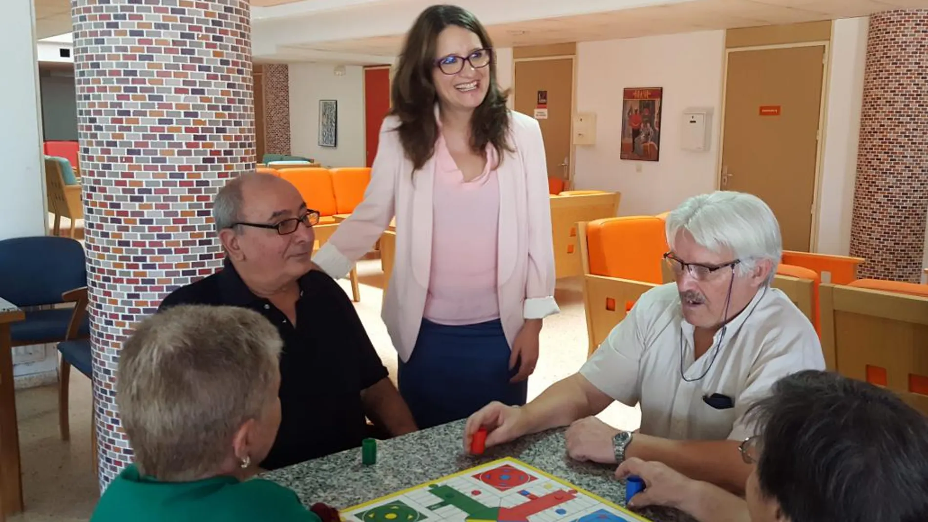 La consellera de Igualdad y vicepresidenta del Consell, Mónica Oltra, visitó esta semana la residencia