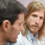 Pablo Fernández escucha a Jorge Ramiro, líder de Podemos en Soria