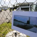 Mensajes de apoyo a los tripulantes en la base naval en Mar del Plata, Argentina