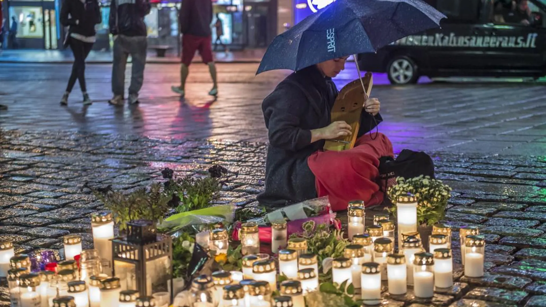 Homenaje a las víctimas del ataque ocurrido en Turku
