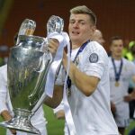 El jugador del Real Madrid, Toni Kroos, celebra la Champions