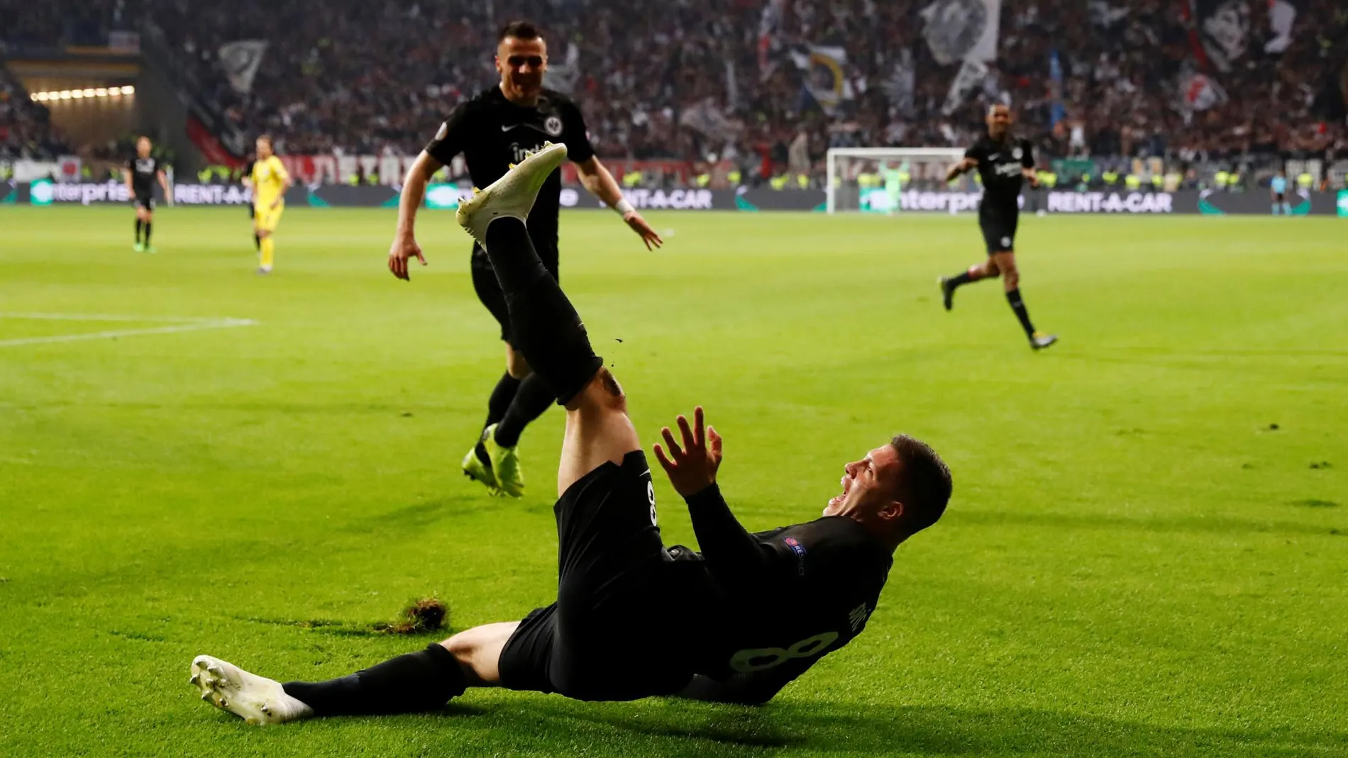 Jovic celebra un gol