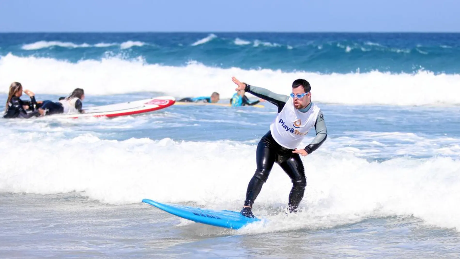 El surf es uno de los deportes que ofrece el Centro de Orientación de Actividades
