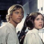 Mark Hamill, como Luke Skywalker, y Carrie Fisher, en el papel de princesa Leia, en una escena de la película "La Guerra de las Galaxias"