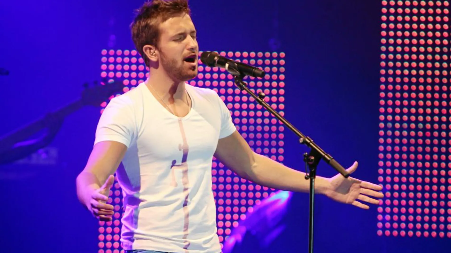 Pablo Alborán, durante uno de los ensayos de la gira «Tanto 2013»