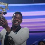 Famous recoge su premio. Foto: RTVE