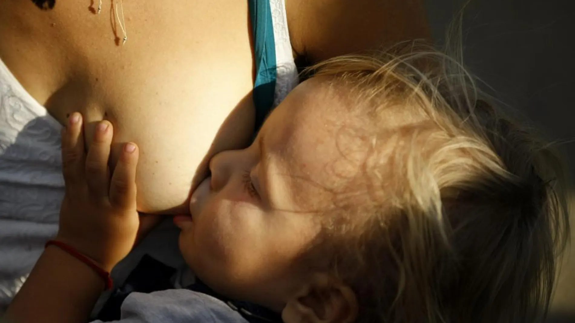 Prolongar la lactancia materna previene los jadeos o sibilancias en los recién nacidos y evita casos de asma