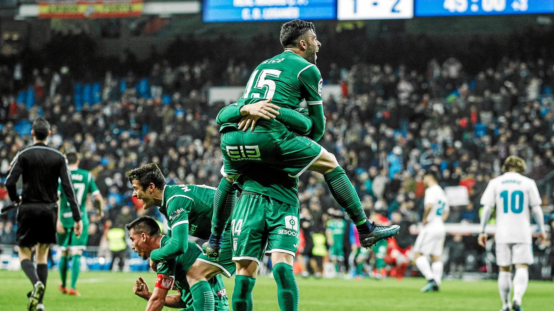 Los jugadores del Leganés celebran uno de sus goles en el Bernabéu en la eliminatoria del curso pasado