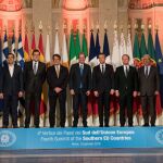 Foto de familia de Mariano Rajoy (2i), y el primer ministro italiano, Paolo Gentiloni (c), junto a los asistentes a la IV cumbre de países del sur de Europa. EFE/Antonello Nusca