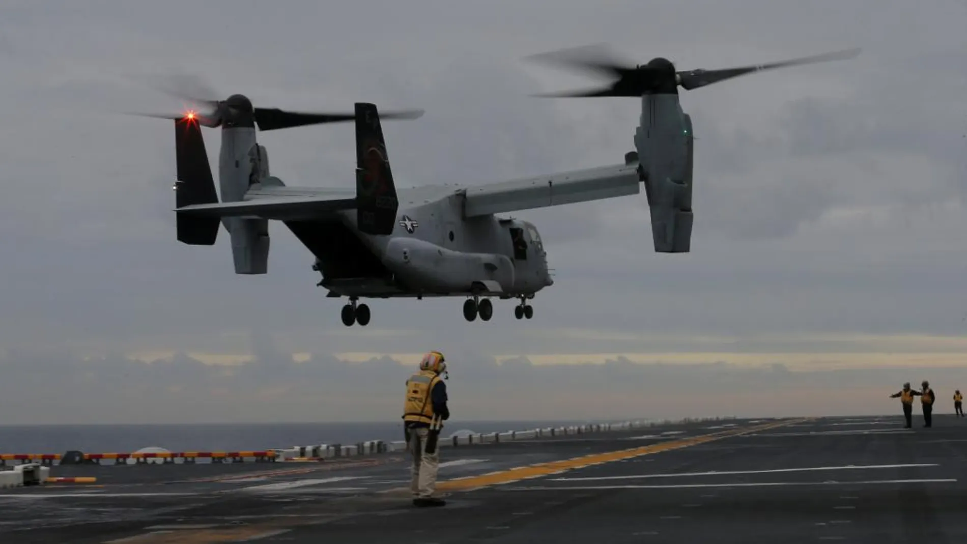 Un MV-22 despega desde el USS Bonhomme Richard