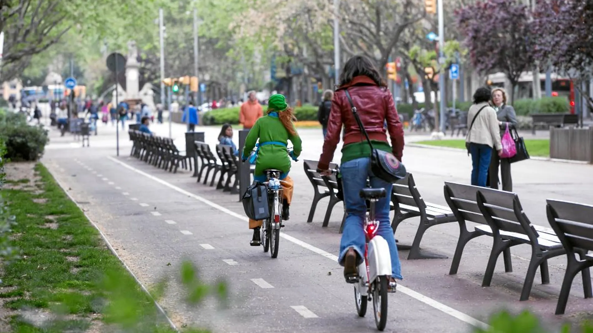 El Ayuntamiento quiere que todos los barceloneses tengan un carril bici a menos de 300 metros de casa.