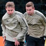 Frenkie de Jong y Matthijs de Ligt durante un entrenamiento la semana pasada