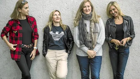 Mujeres en las librerías. De izqda. a dcha., Carmen Posadas, Eva García Sáenz de Urturi, Luz Gabas y Marta Robles, que conversaron sobre sus más recientes libros. Posadas, por ejemplo, publicará un nuevo título a finales de mes. Fotos: Alberto R. Roldán