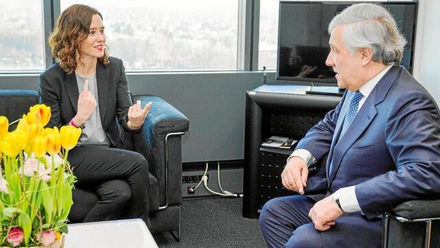 La candidata del PP a la Comunidad de Madrid, Isabel Díaz Ayuso, con el presidente del Parlamento Europeo, Antonio Tajani
