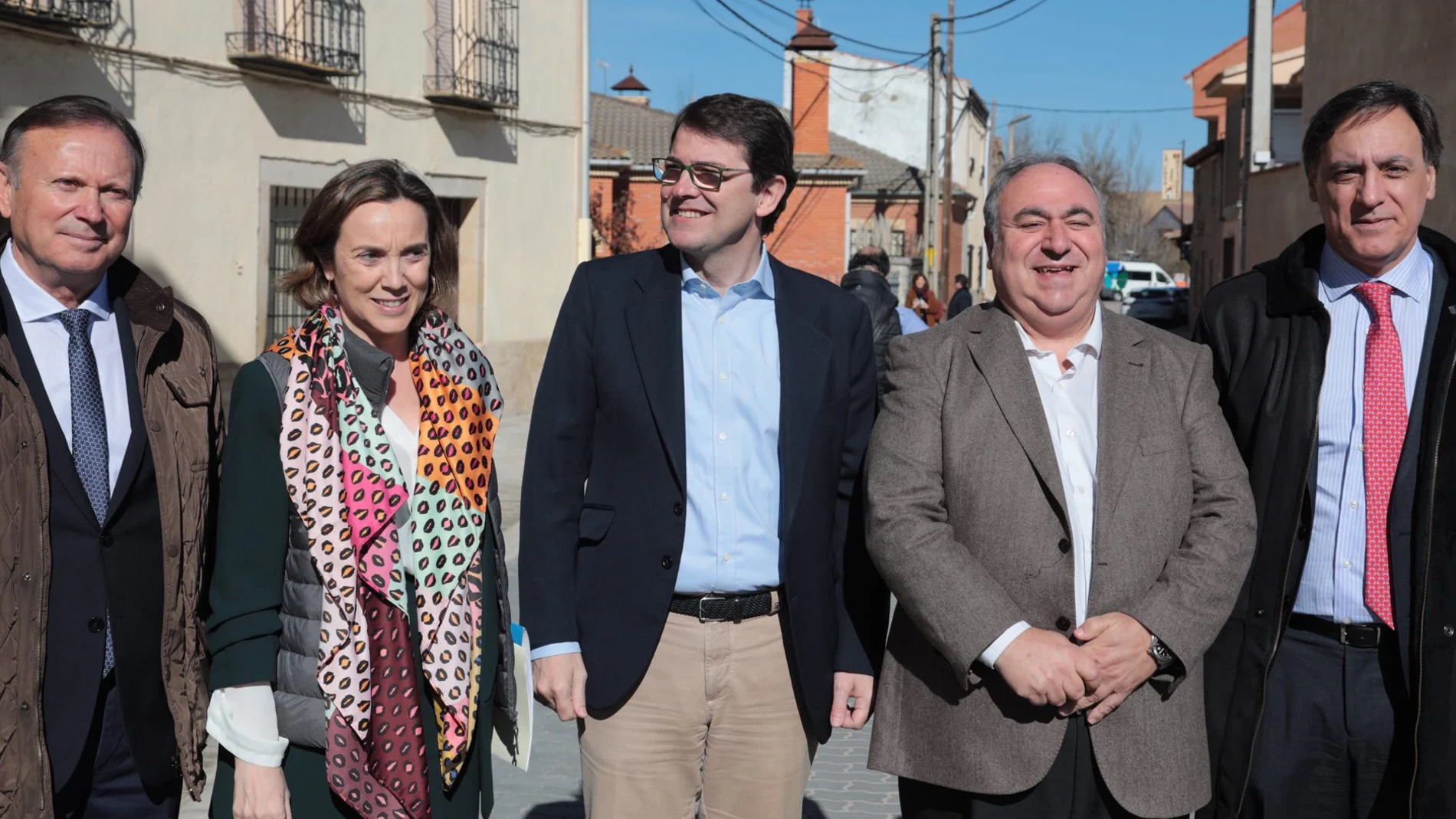 El presidente del PP de Castilla y León, Alfonso Fernández Mañueco, el alcalde de Salamanca, Carlos García Carbayo, y la vicesecretaria de Política Social, Cuca Gamarra, entre otros