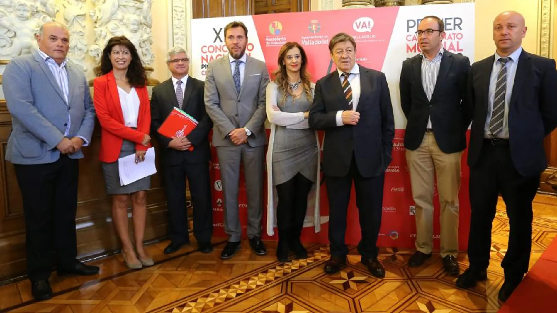 El alcalde de Valladolid, Óscar Puente, junto a Javier Labarga, Ana Redondo, María José Hernández y Luis Cepeda, entre otros, presenta el XIII Concurso Nacional y el I Campeonato Mundial de Tapas