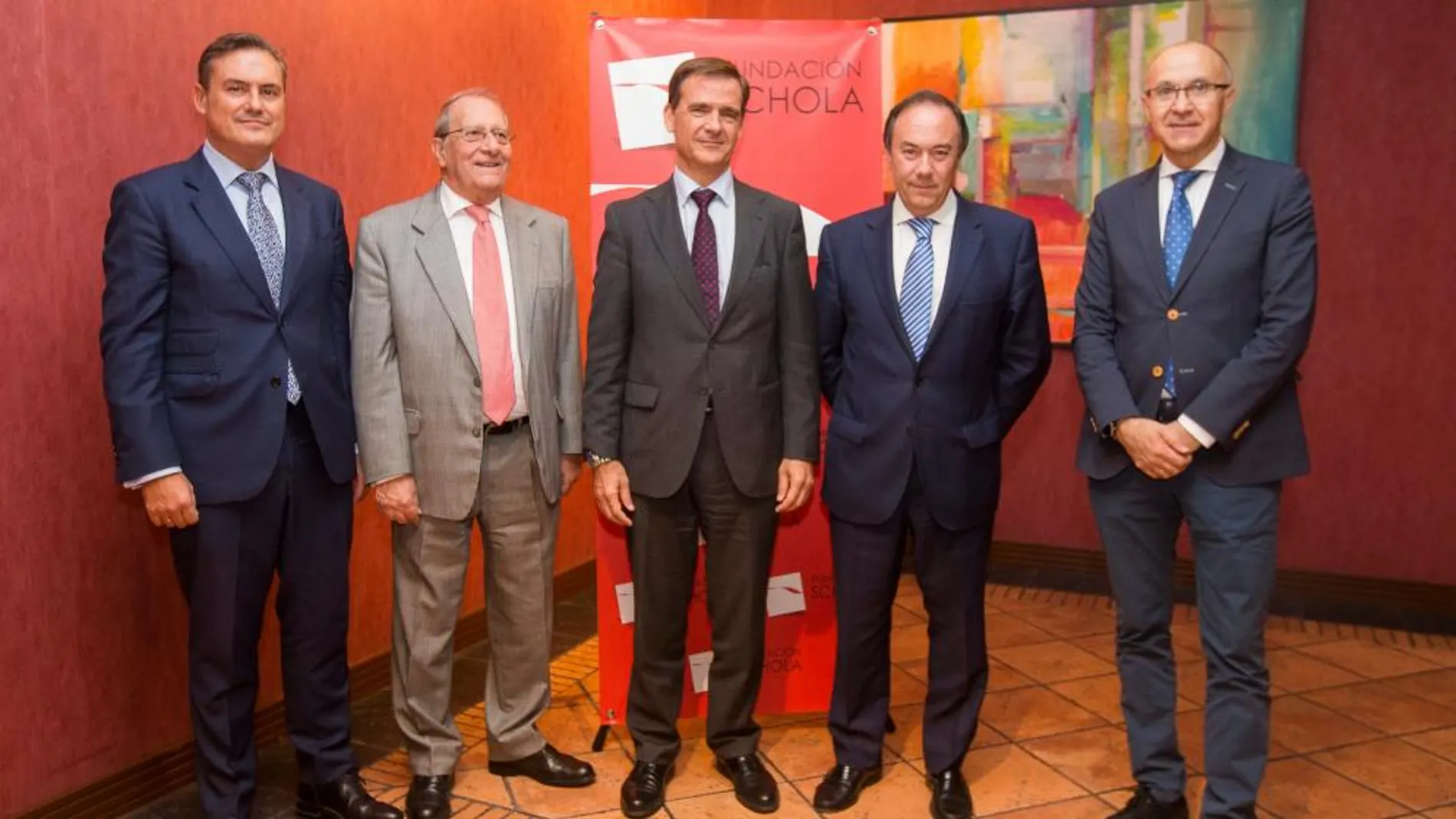 El director de la Fundación Schola, Luis Ortiz de Lanzagorta Álvarez, el presidente del Foro de Empresarios, Ramón Mateo; el conferenciante, Jesús Sánchez Quiñones, el director territorial de Renta4 Banco, Santiago González Enciso y el vicepresidente de las Cortes, Ramiro Ruiz Medrano