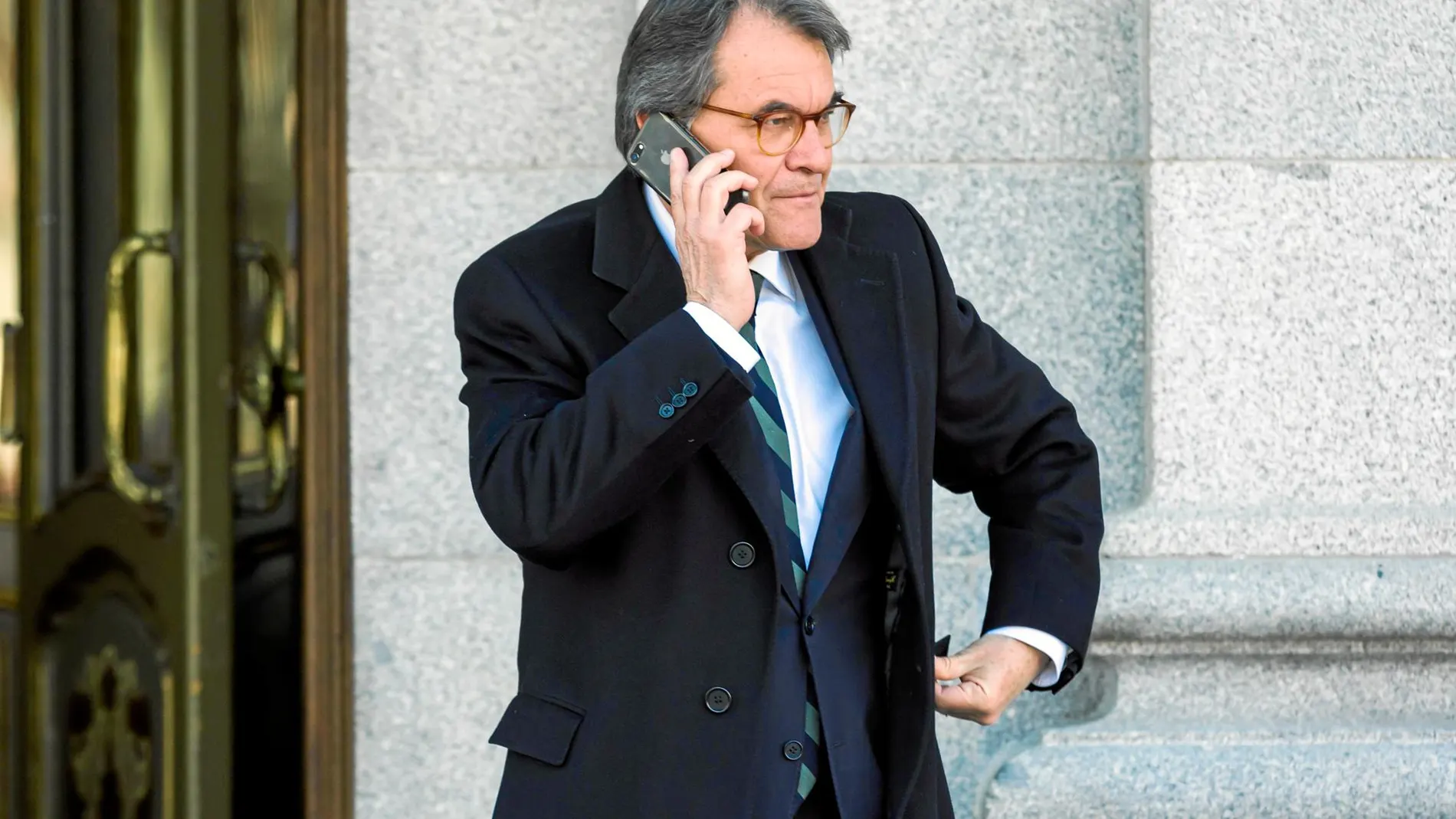 El ex president Artur Mas, el pasado miércoles a las puertas del Tribunal Supremo tras declarar como testigo en el juicio del «procés». Foto: Alberto R. Roldán