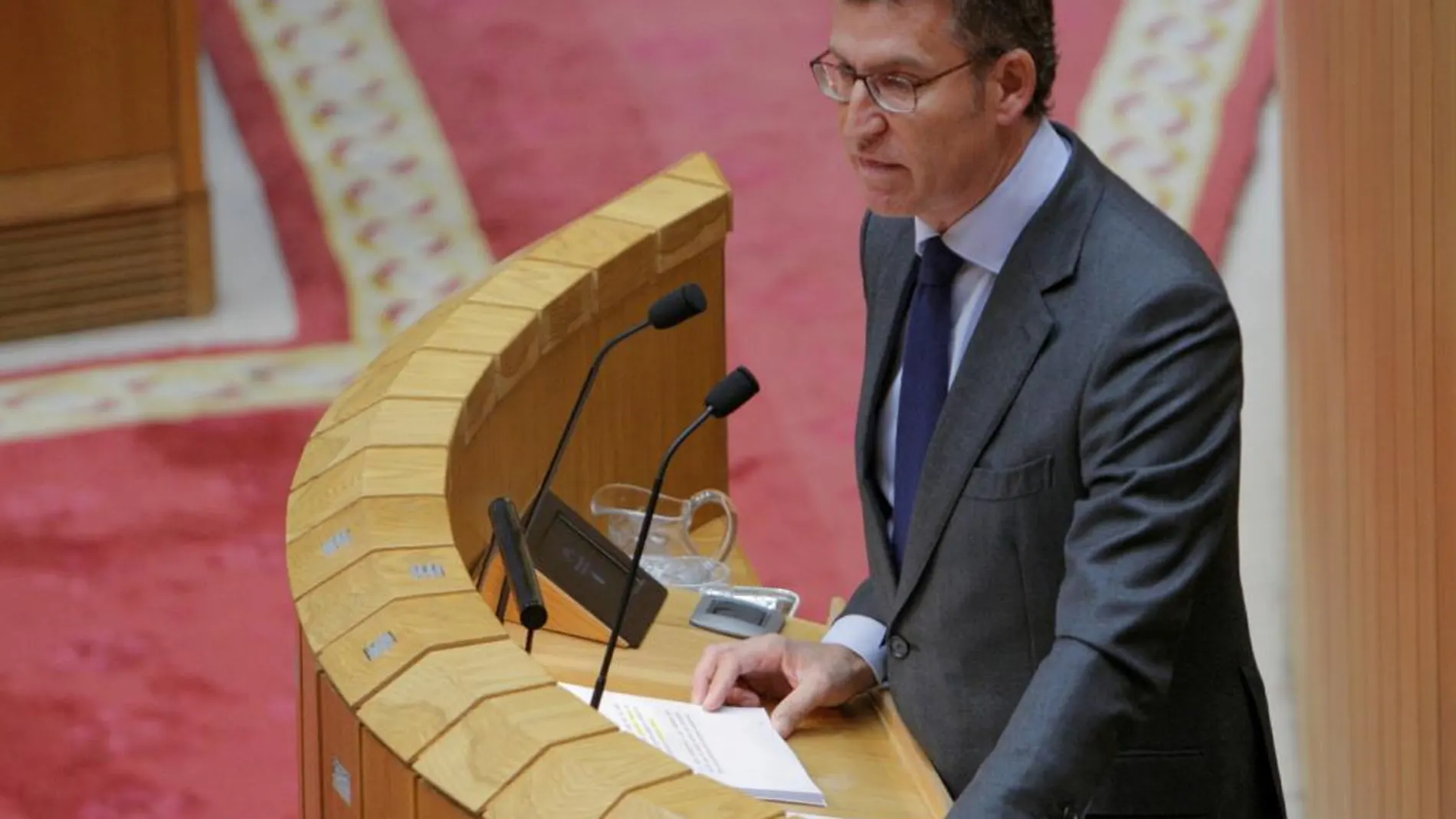 El presidente de la Xunta de Galicia en funciones, Alberto Núñez Feijóo, al inicio hoy del debate de investidura en el Parlamento gallego