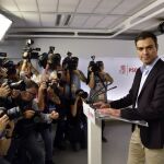 Pedro Sánchez, durante la rueda de prensa en la que ha anunciado su dimisión hoy sábado.