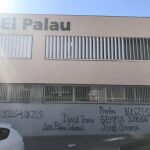 Imagen de las pintadas en el IES El Palau. Twitter