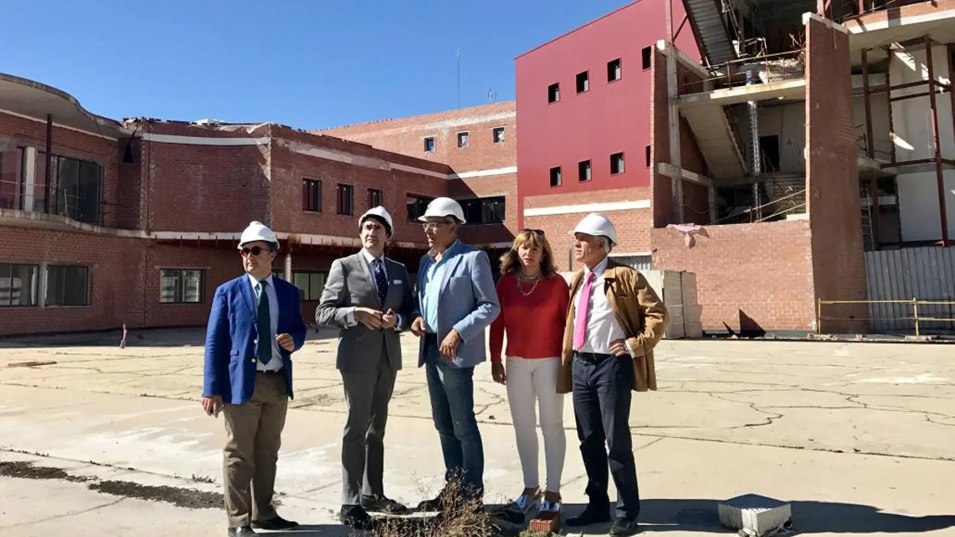 Suárez-Quiñones visita el estado de las obras en la localidad palentina