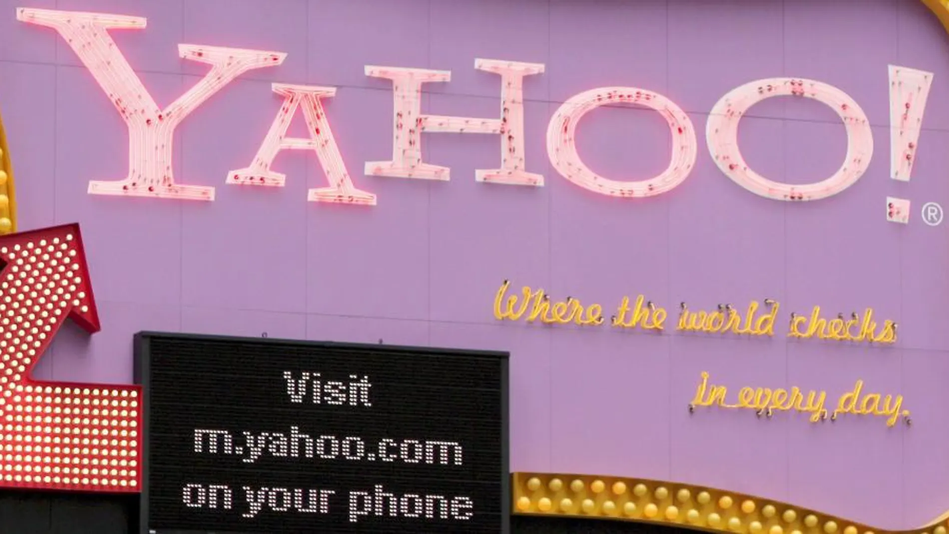 Cartel de neón de Yahoo en Times Square
