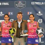 Mapi y Majo Sánchez Alayeto posan con el trofeo del Master Final