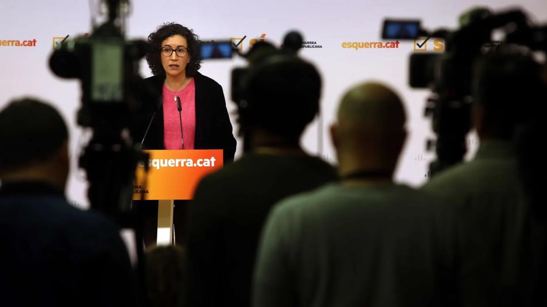 La secretaria general de ERC, Marta Rovira, al inicio de la rueda de prensa.