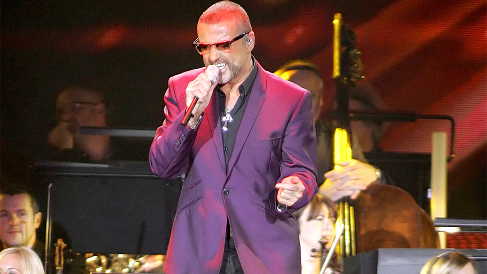 George Michael cede la mayor parte de su fortuna a sus hermanas