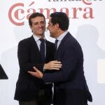 El presidente del PP, Pablo Casado, junto al líder de los populares andaluces y candidato a la Junta de Andalucía, Juanma Moreno / Foto: Manuel Olmedo