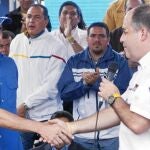 Henrique Capriles, durante un acto acompañado de diputados de la Asamblea Nacional, en Caracas.