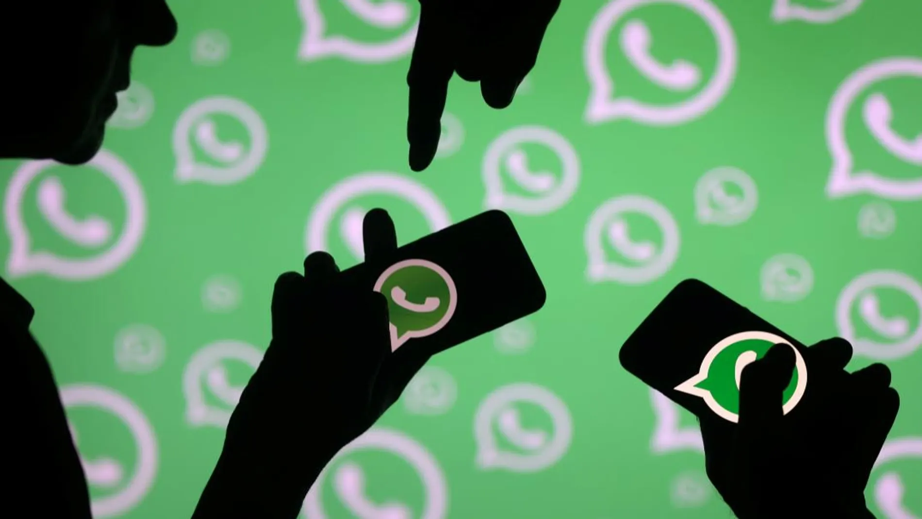 Multa de 300.000 euros a Whatsapp y Facebook por ceder y tratar datos personales