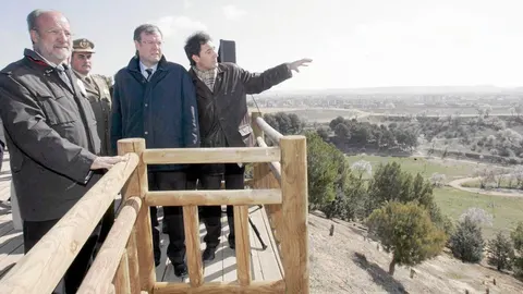 El alcalde León de la Riva y Silván inauguran el Parque de Las Contiendas