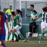 Las jugadoras del Betis celebran su tanto ante el Barcelona