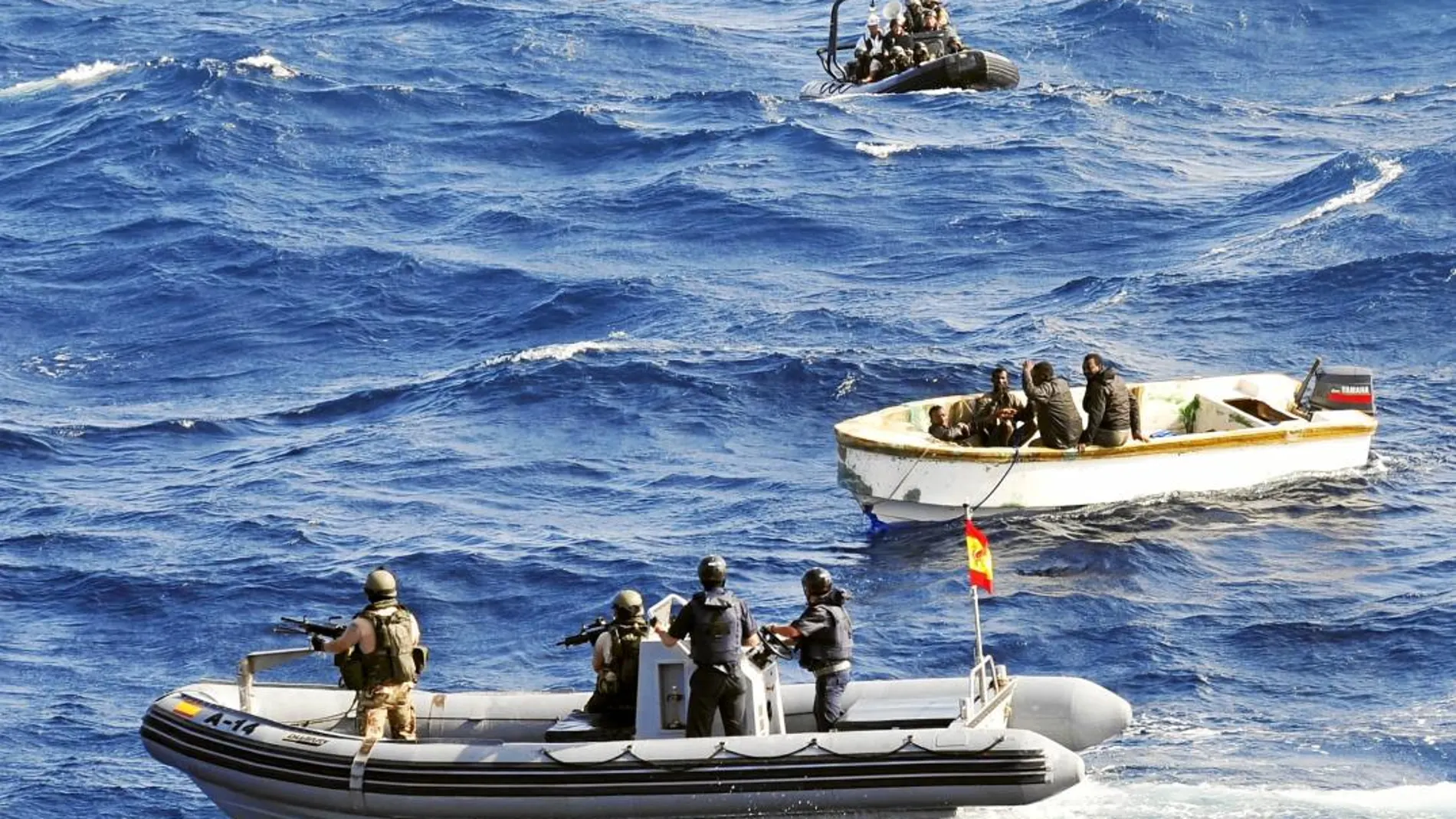 Integrantes del buque «Patiño» operan dentro de la misión «Atalanta» en aguas de Somalia.