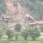  Desalojado el pueblo de La Cortina en Lena (Asturias) por un desprendimiento de tierra que se ha llevado consigo varias viviendas